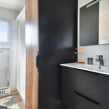 Domaine Calme Avec Piscine - Pour 6 *