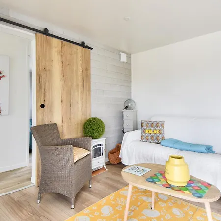 Domaine Calme Avec Piscine - Pour 6 *