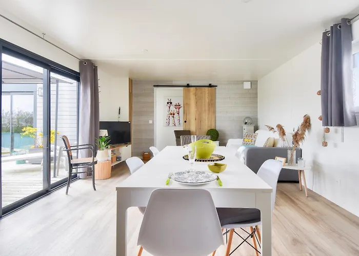 Domaine Calme Avec Piscine - Pour 6 샬레 *